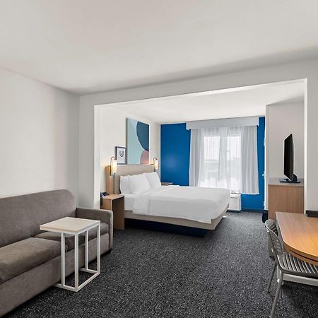 Spark By Hilton Killeen Luaran gambar