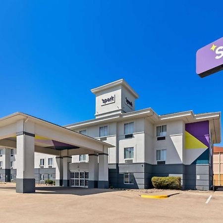 Spark By Hilton Killeen Luaran gambar