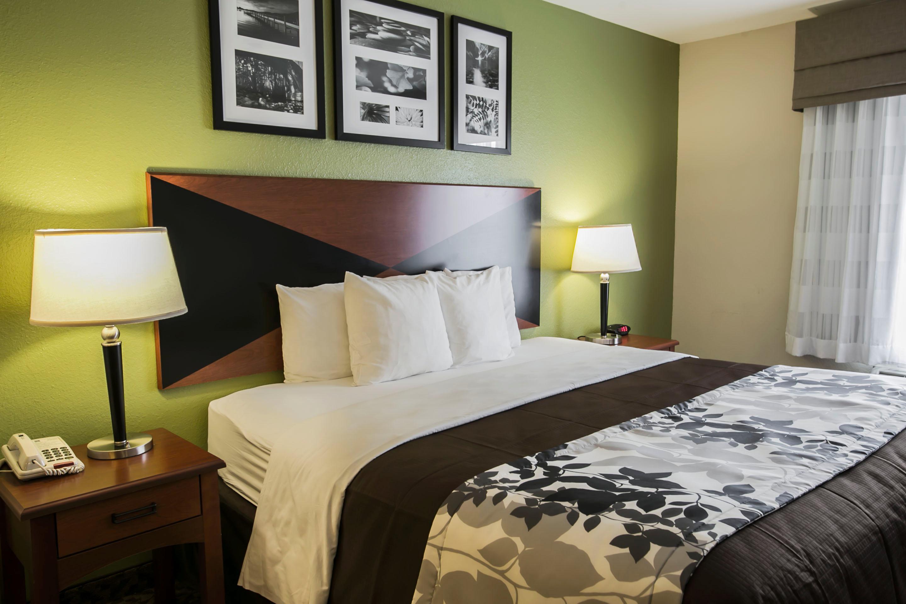 Spark By Hilton Killeen Luaran gambar