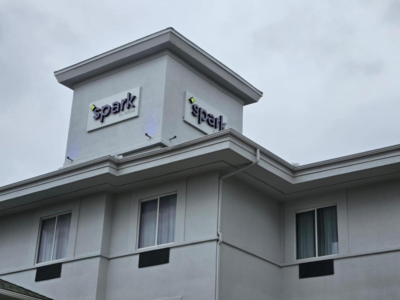Spark By Hilton Killeen Luaran gambar