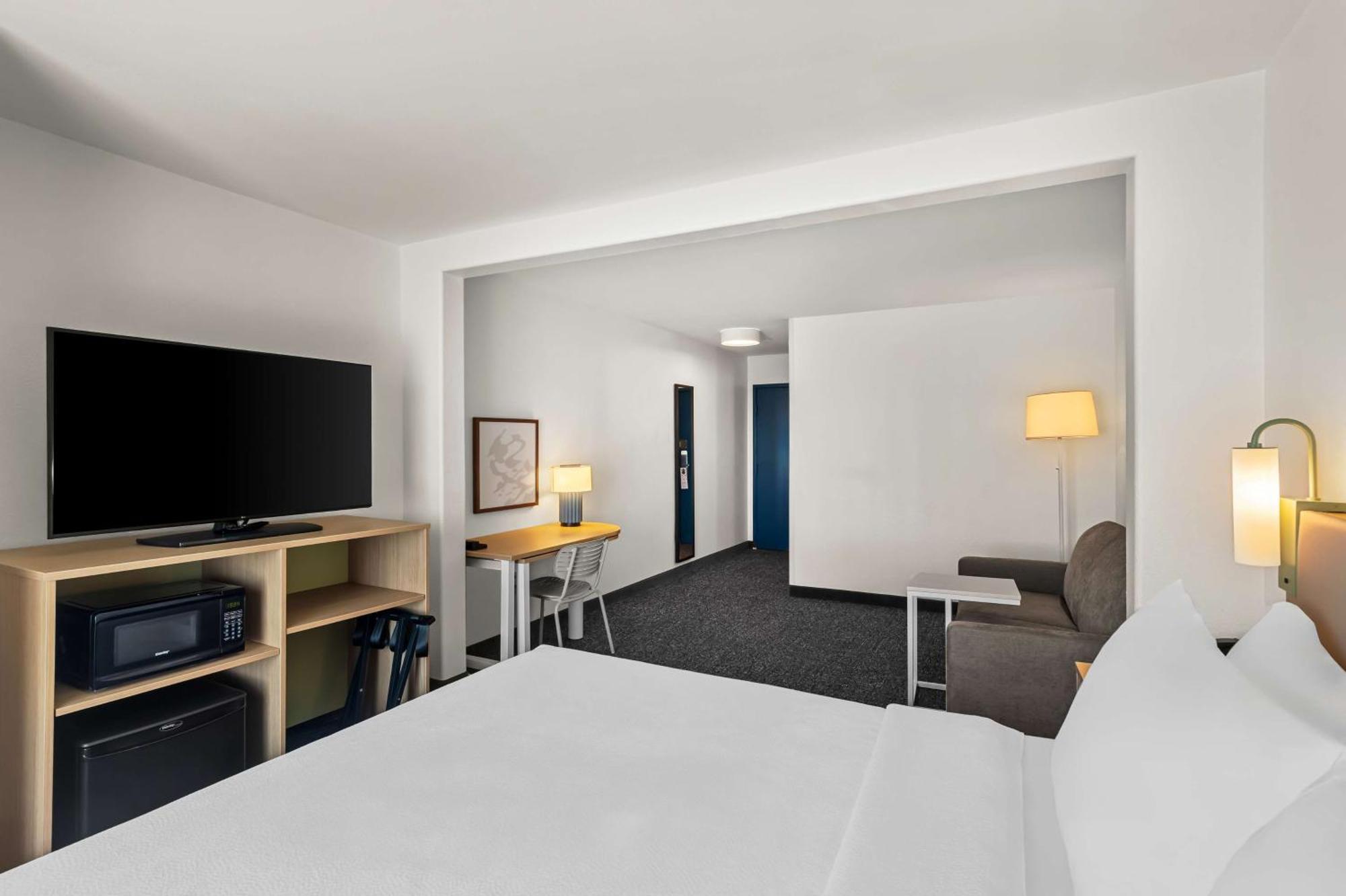 Spark By Hilton Killeen Luaran gambar