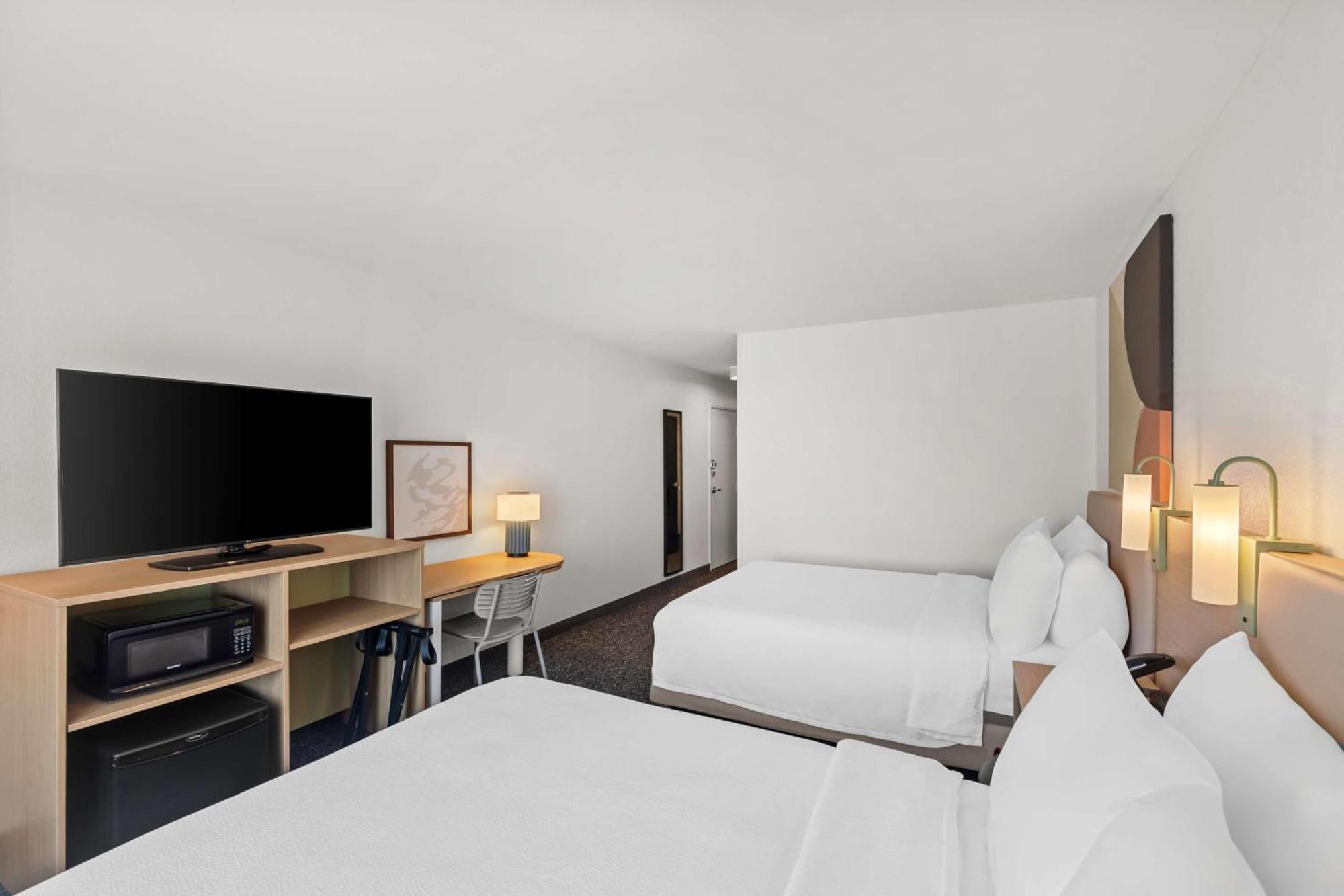 Spark By Hilton Killeen Luaran gambar