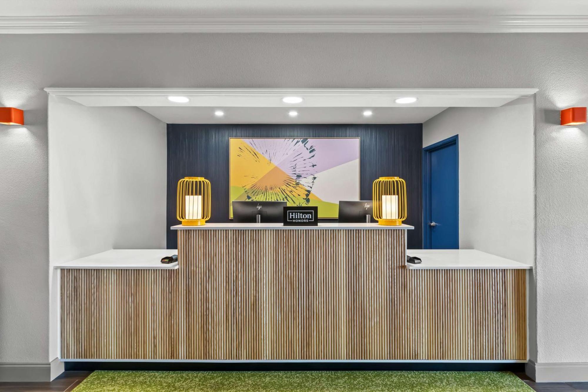 Spark By Hilton Killeen Luaran gambar